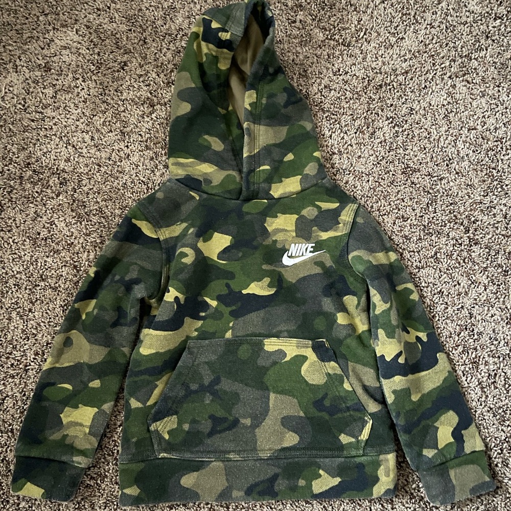 Nike pull over hoodie.